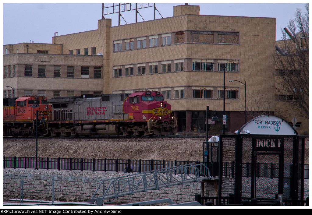 BNSF 769, 7436